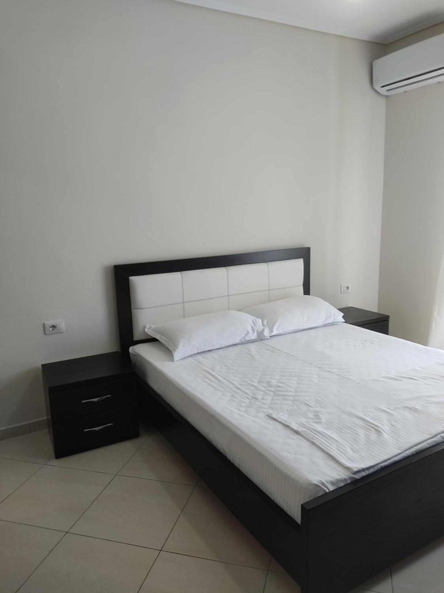 Lukova Center Apartments Luaran gambar