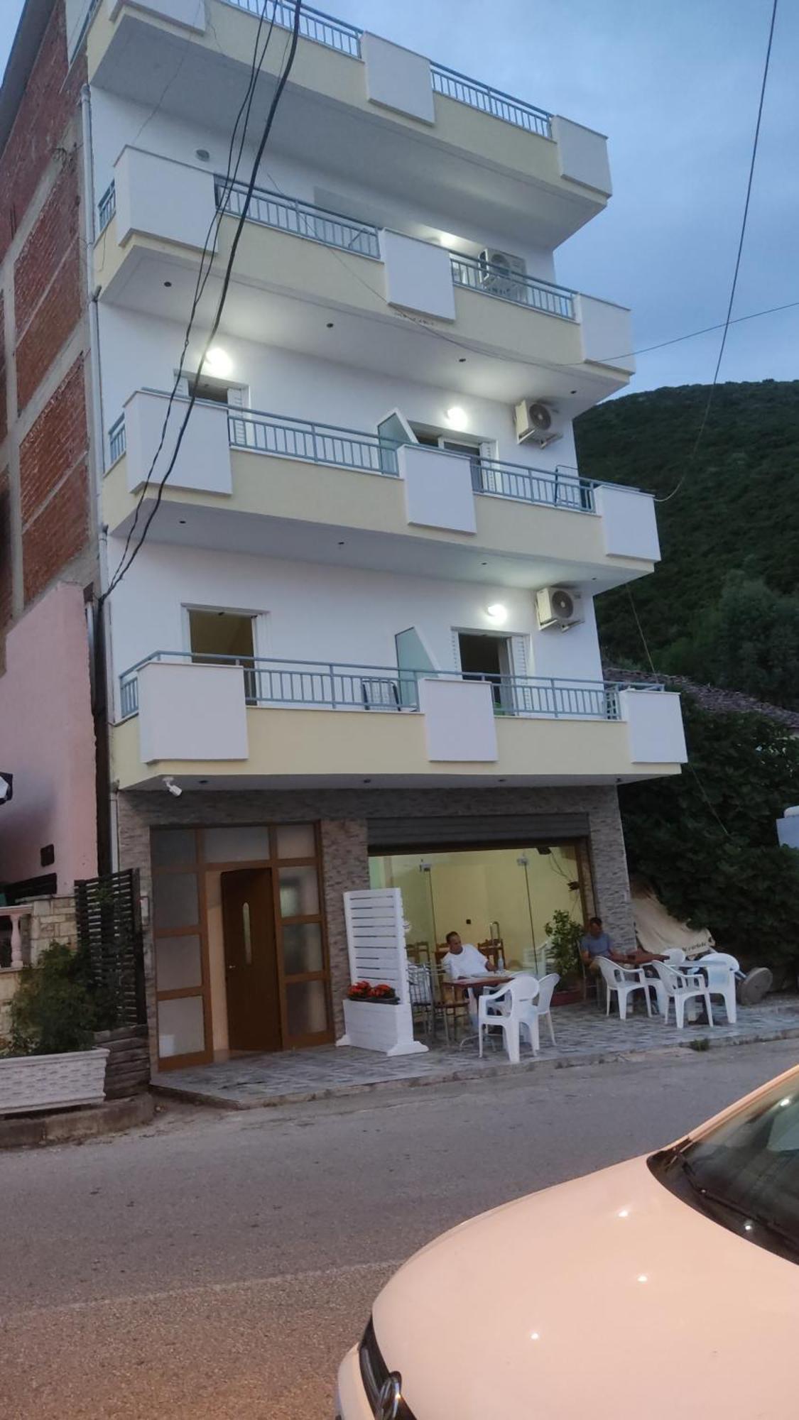Lukova Center Apartments Luaran gambar