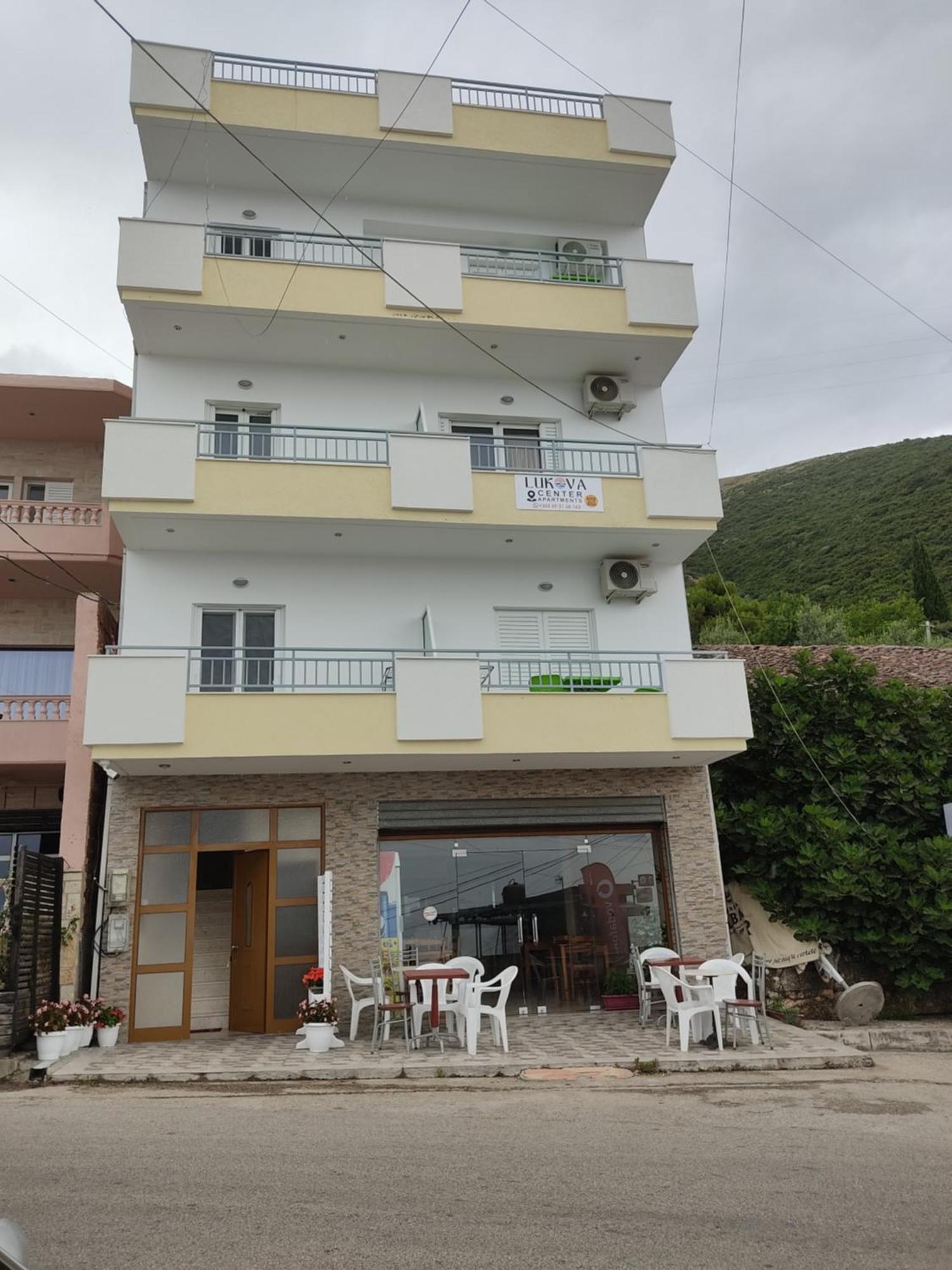 Lukova Center Apartments Luaran gambar