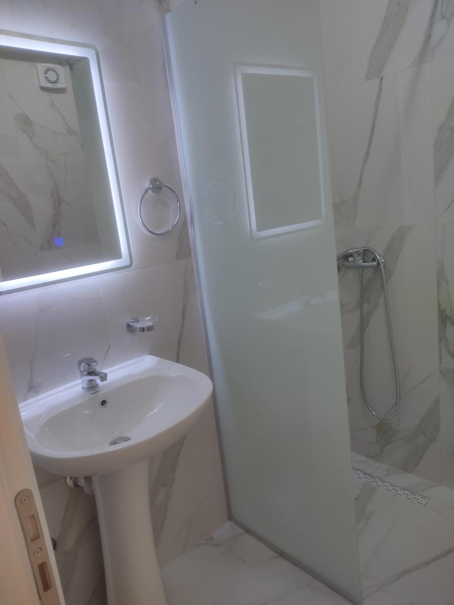 Lukova Center Apartments Luaran gambar