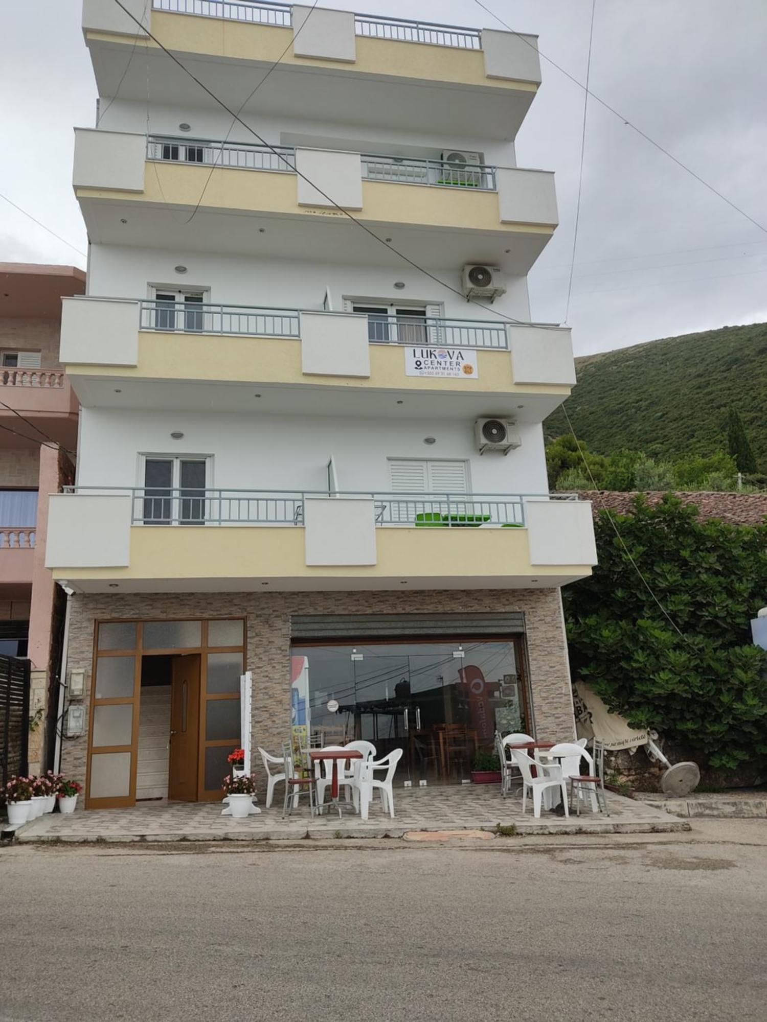 Lukova Center Apartments Luaran gambar